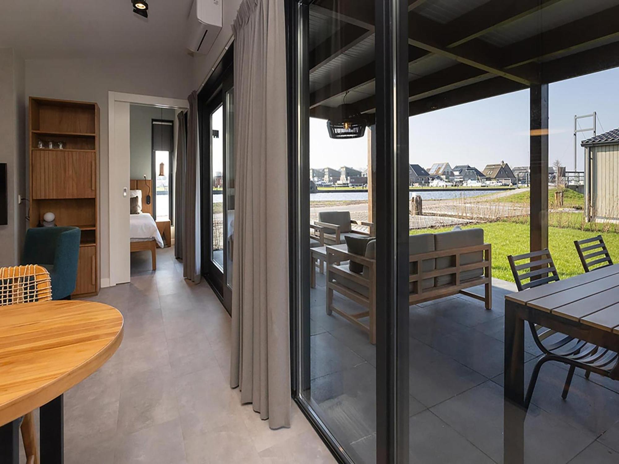 Luxury Docklodge On The Water 델프스트라휘젠 외부 사진